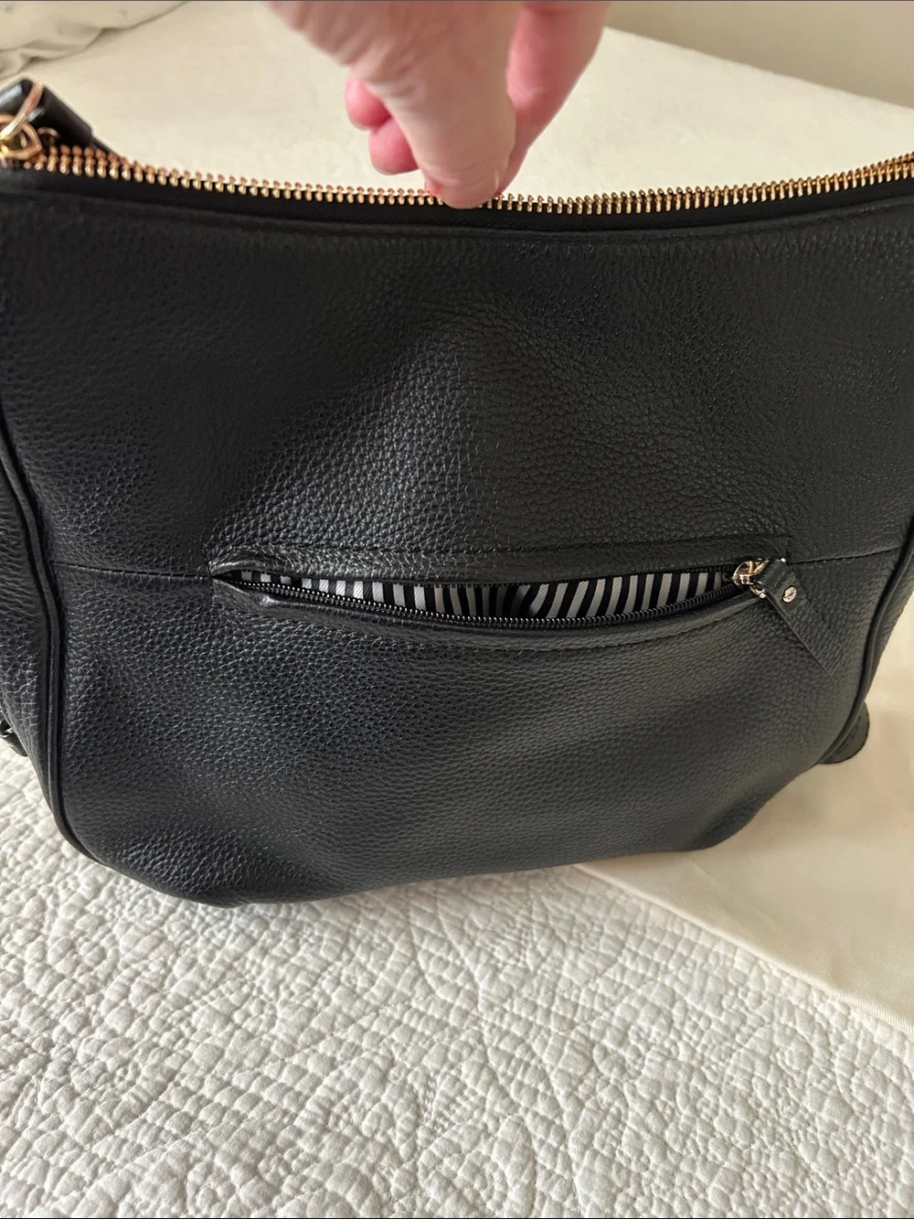 NWOT Kate spade Black Pebbled Leather Convertible Shoulder Bag with expansion